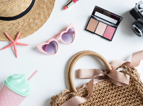 Qué productos de maquillaje llevar en la maleta cuando viajas