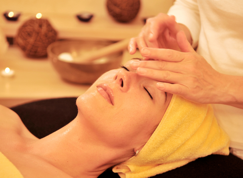 Masajes faciales: Yoga facial con aromaterapia